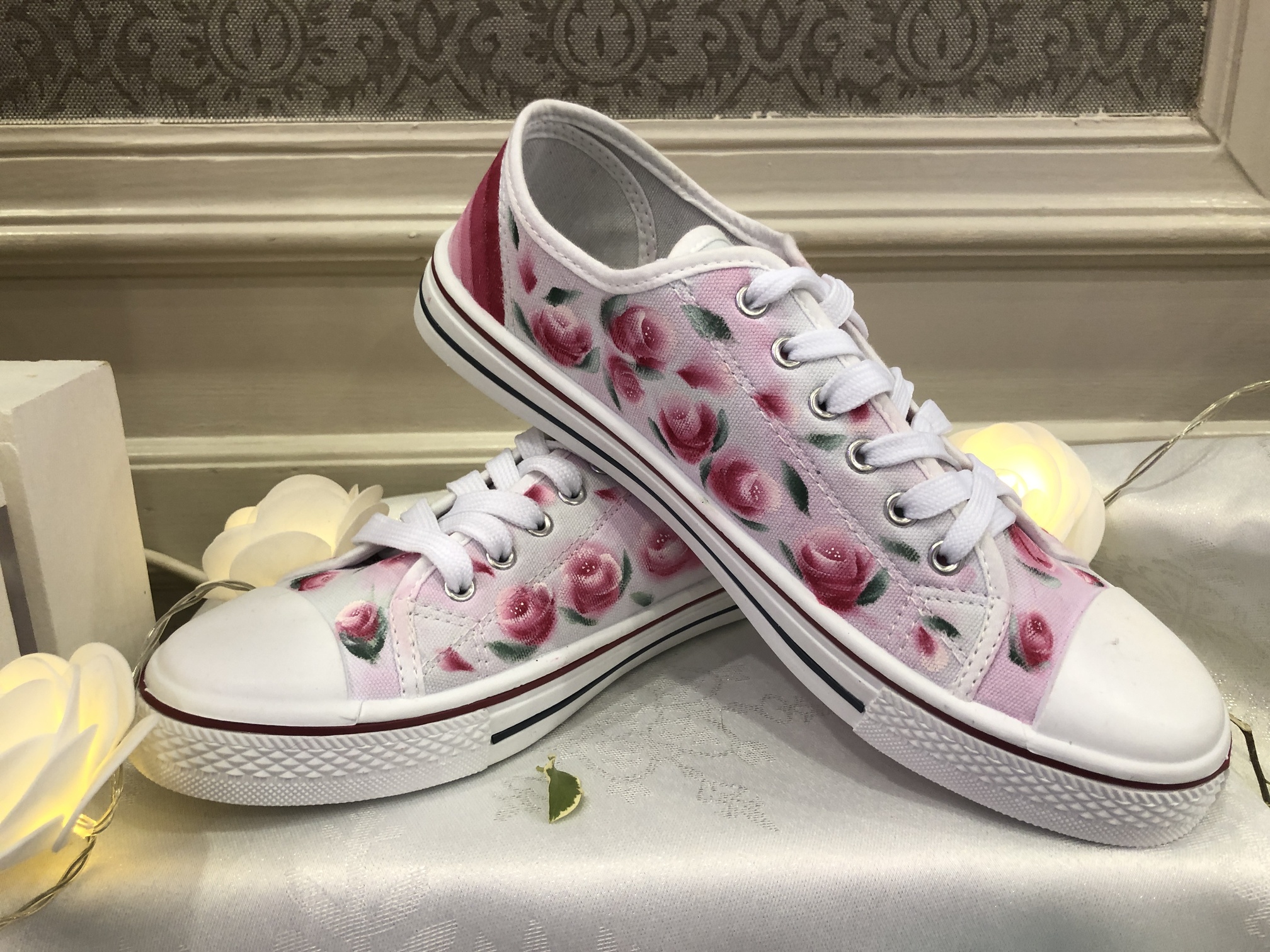 kyst Ødelægge tryllekunstner Rosebud Converse - The Pretty Wedding Shoe Company